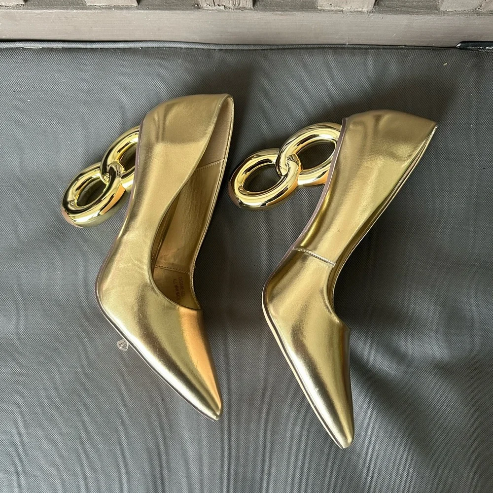 Elegant Gold Heels with Artistic Design - Picture 1 of 9